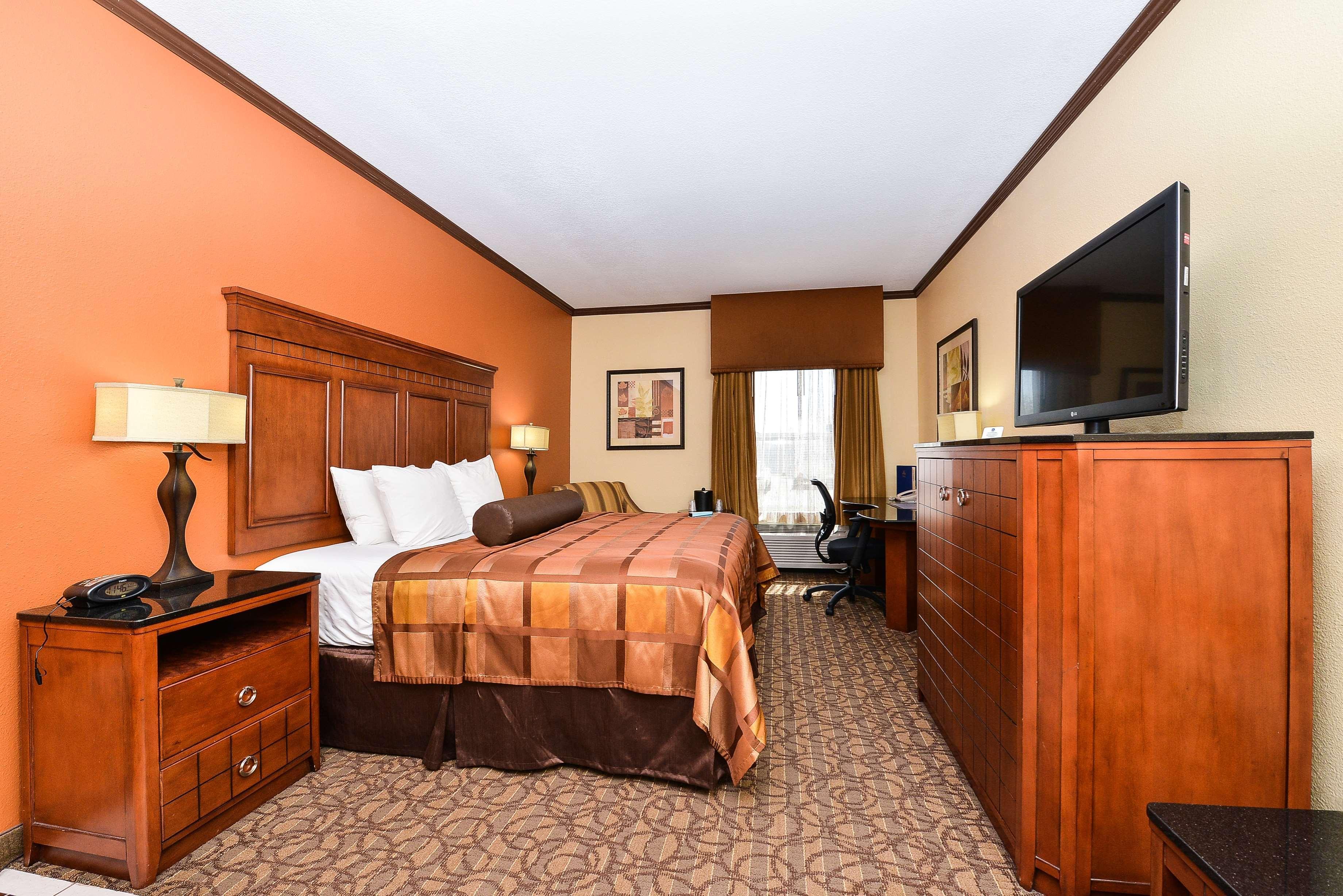 Best Western Plus Midwest Inn & Suites Salina Bagian luar foto