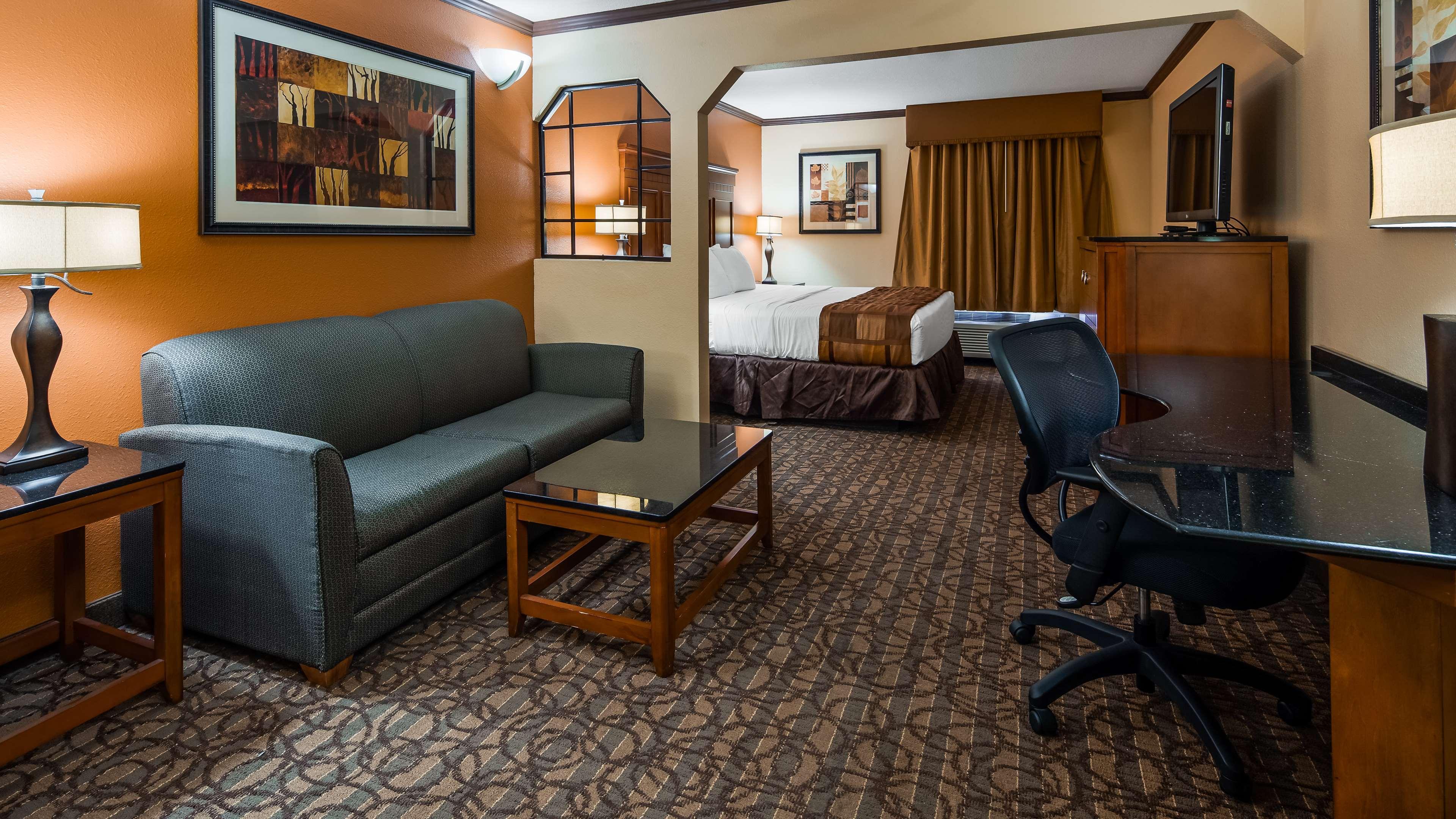Best Western Plus Midwest Inn & Suites Salina Bagian luar foto