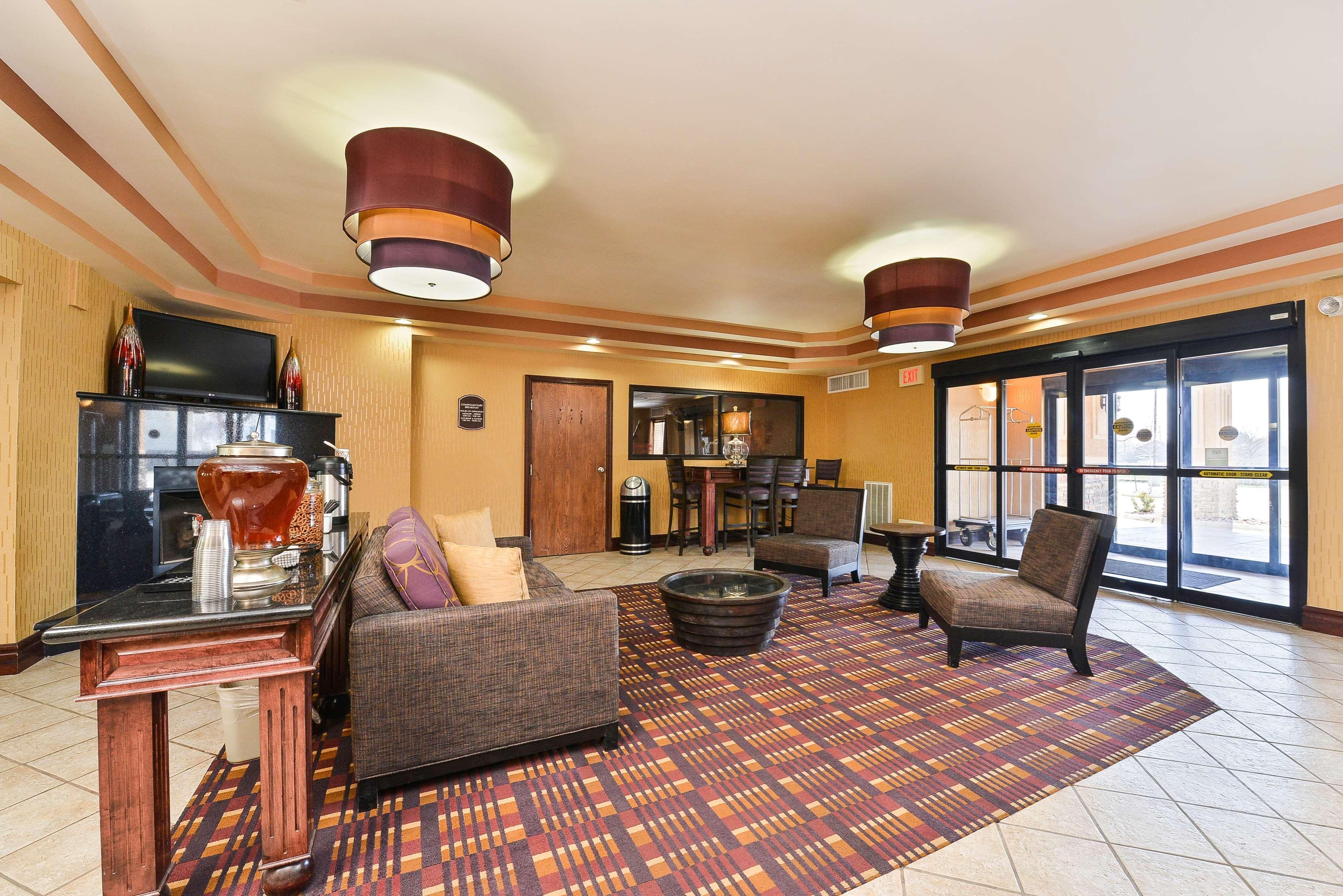 Best Western Plus Midwest Inn & Suites Salina Bagian luar foto