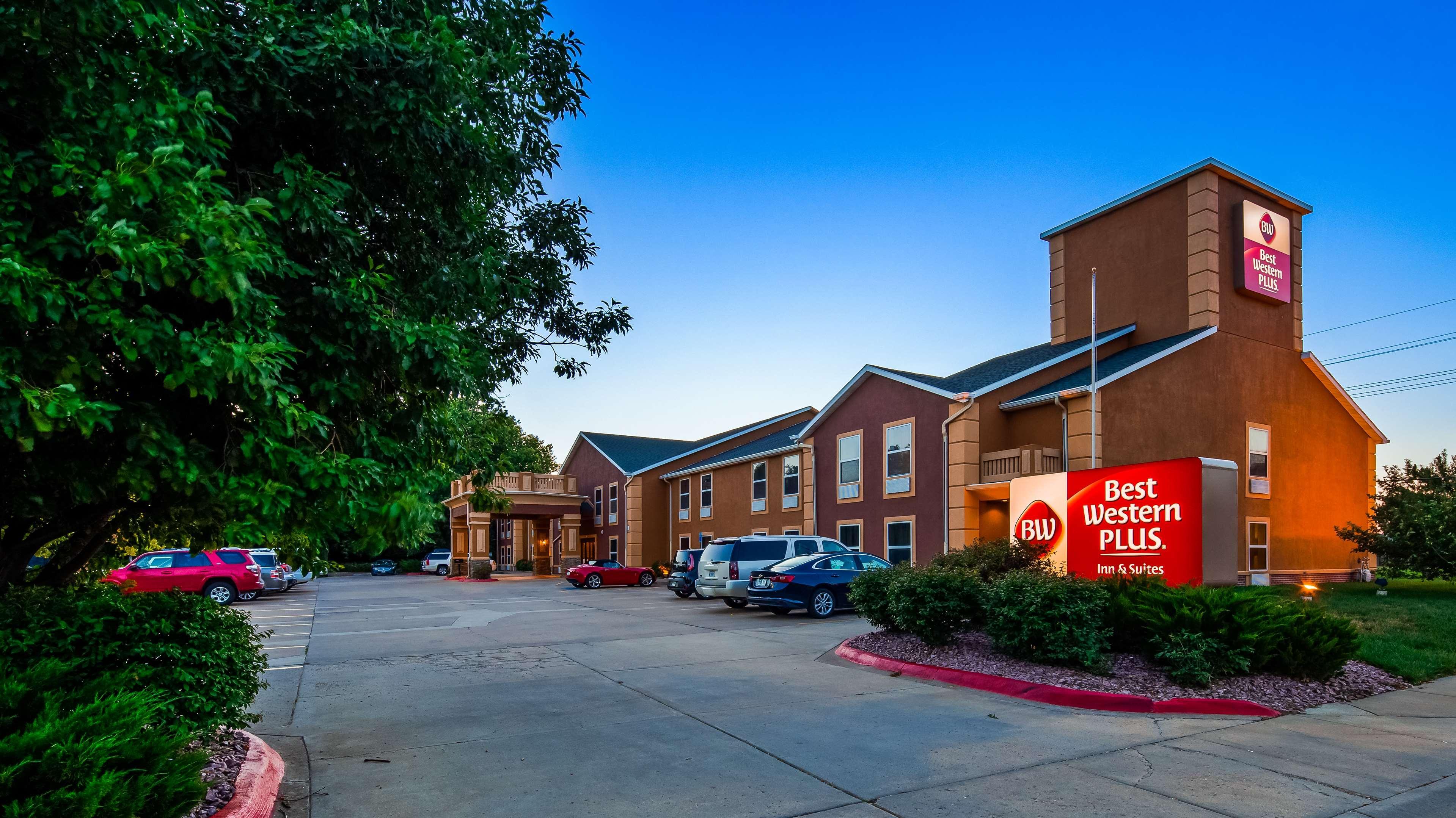 Best Western Plus Midwest Inn & Suites Salina Bagian luar foto