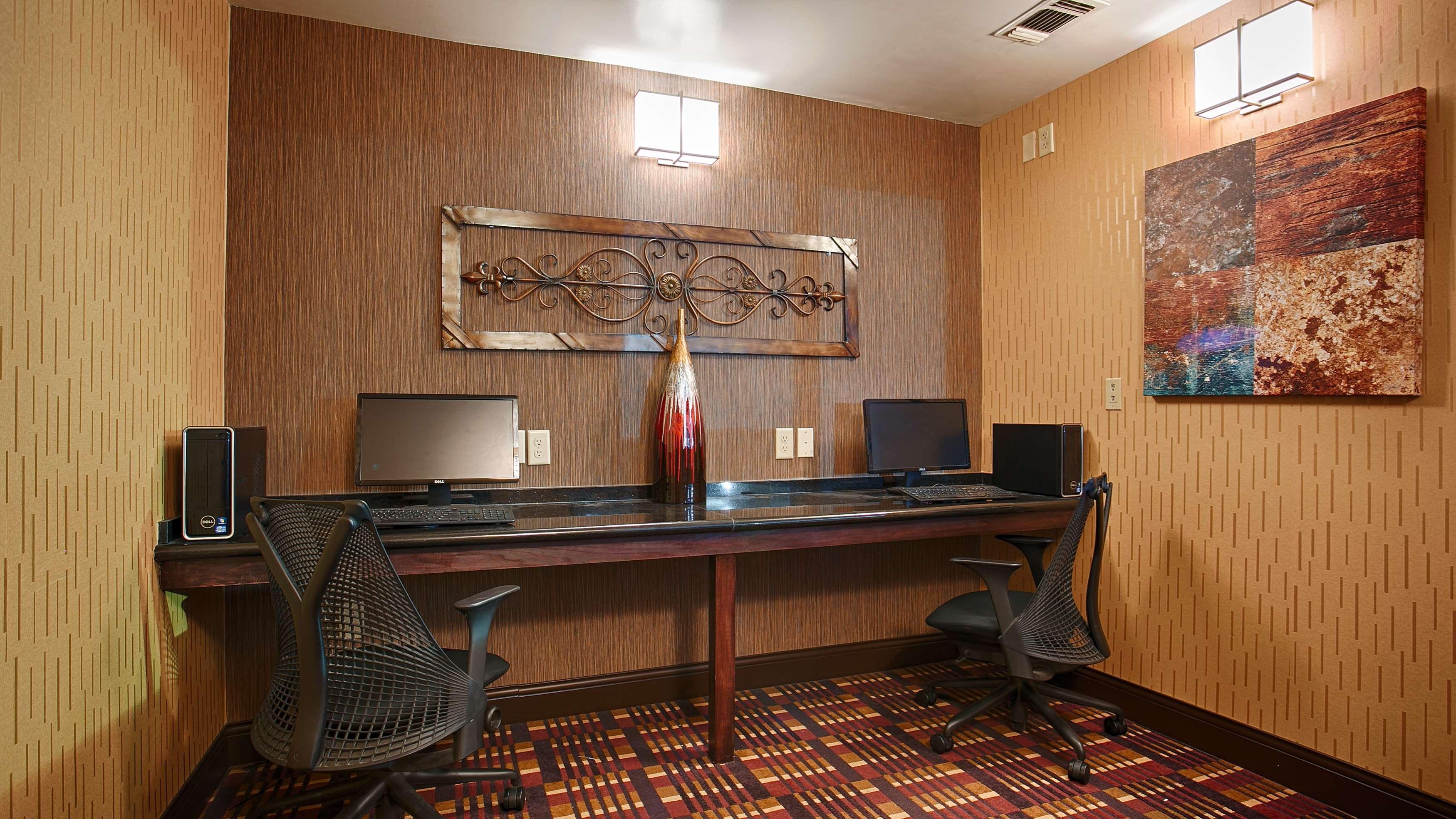 Best Western Plus Midwest Inn & Suites Salina Bagian luar foto