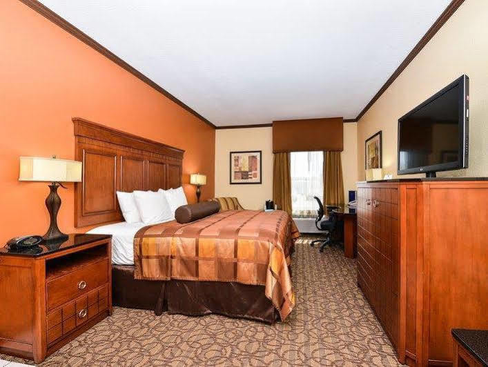 Best Western Plus Midwest Inn & Suites Salina Bagian luar foto