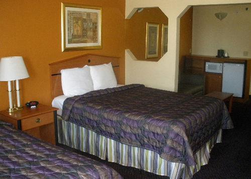 Best Western Plus Midwest Inn & Suites Salina Ruang foto